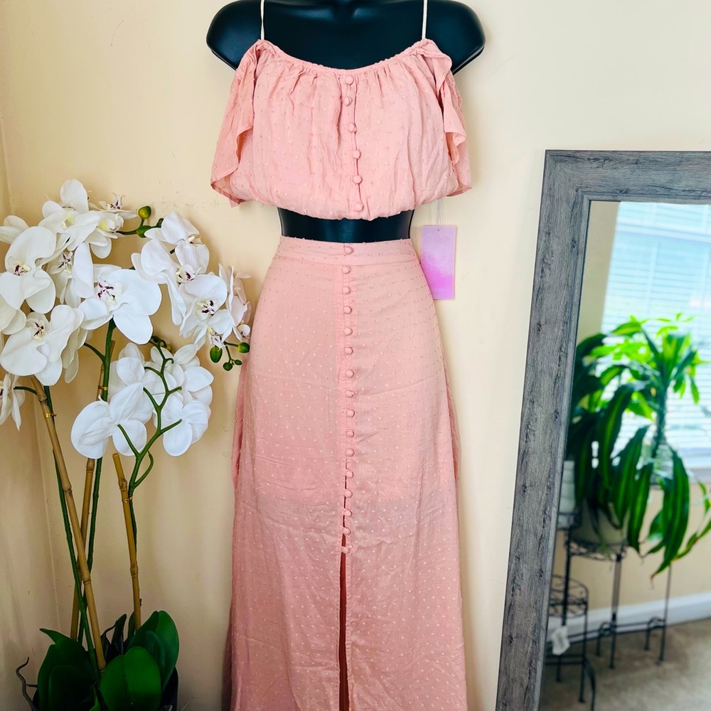 NWT Versatile 2pc Set in a beautiful Dusty Rose/ Mauve color